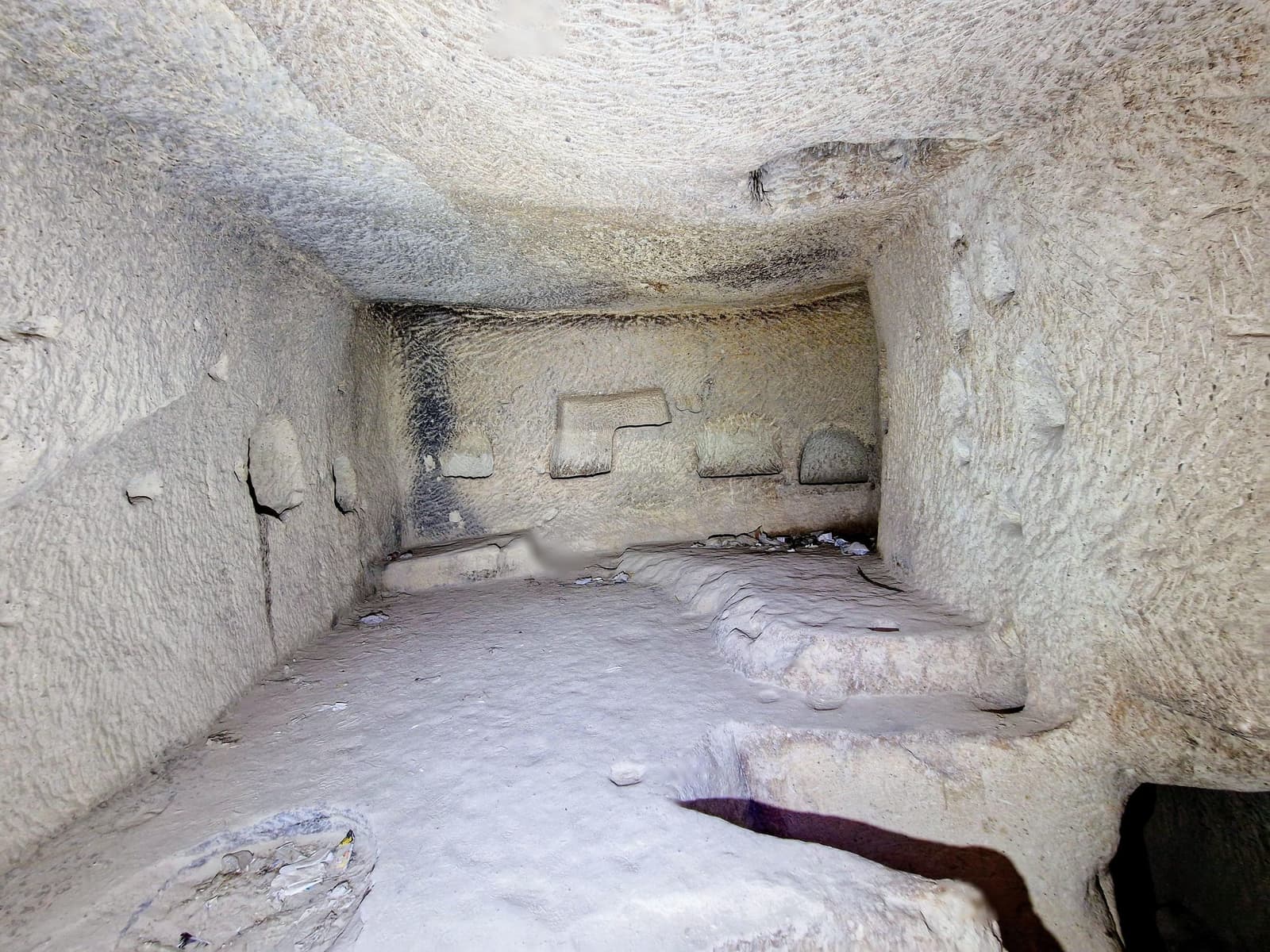 Impressive Cave Castle (climb through the back entrance, difficult)