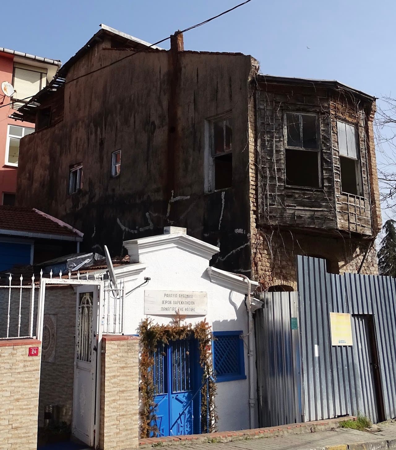 Ayios Haralambos Ayazması, Yeniköy