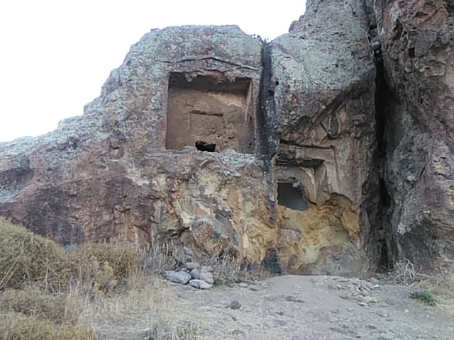 Panormus Kaya Mezarları