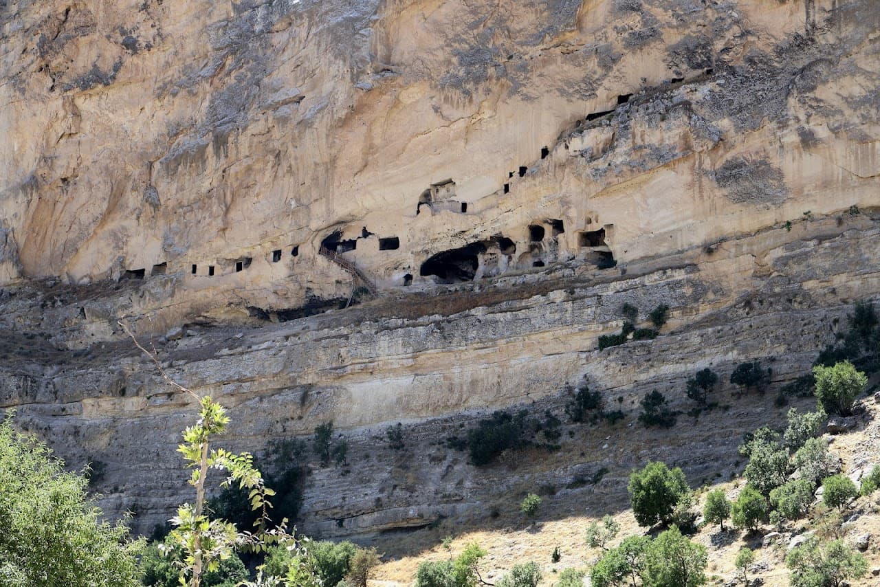 Basıkkaya Kaya Mezarı