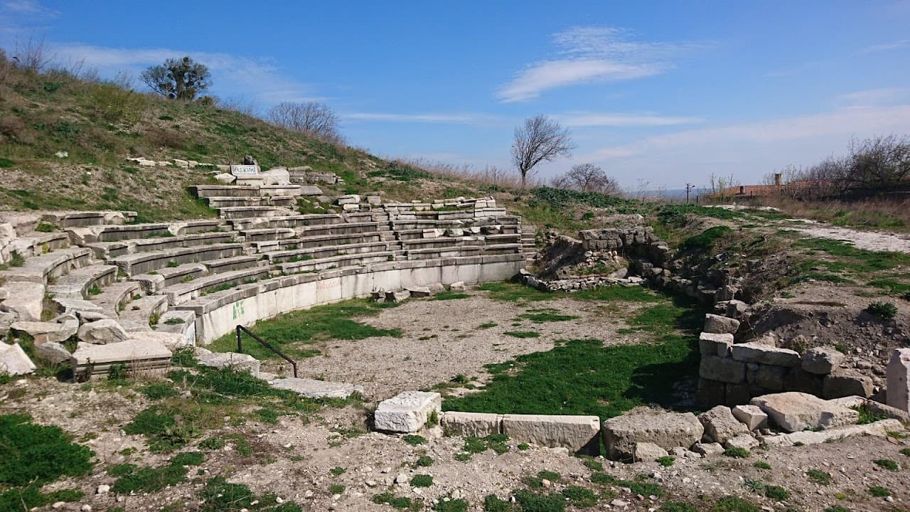 Aktoprak Kaya Mezarları