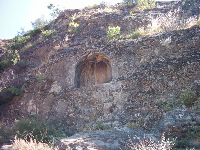Bağpınar Kaya Mezarı