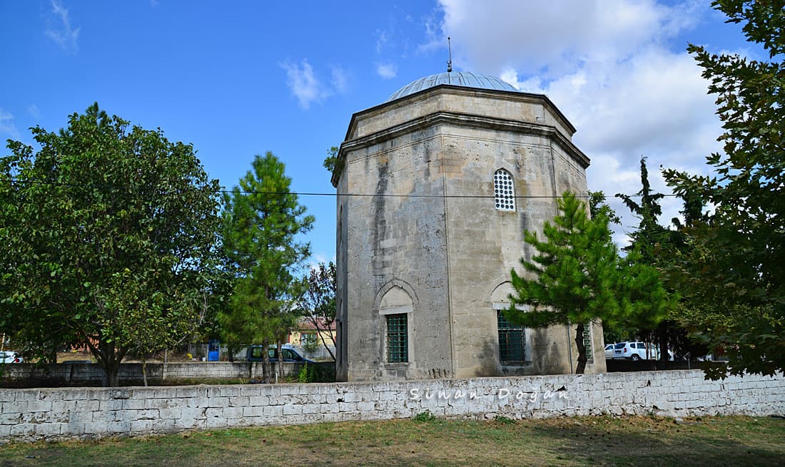 Erenler Tavşanhisar Kaya Mezarları
