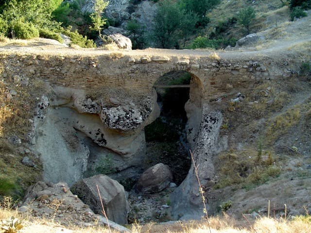 Bayıralan Kaya Mezarları