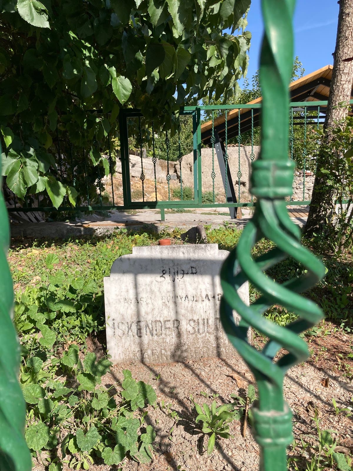 İskender Sultan Türbesi