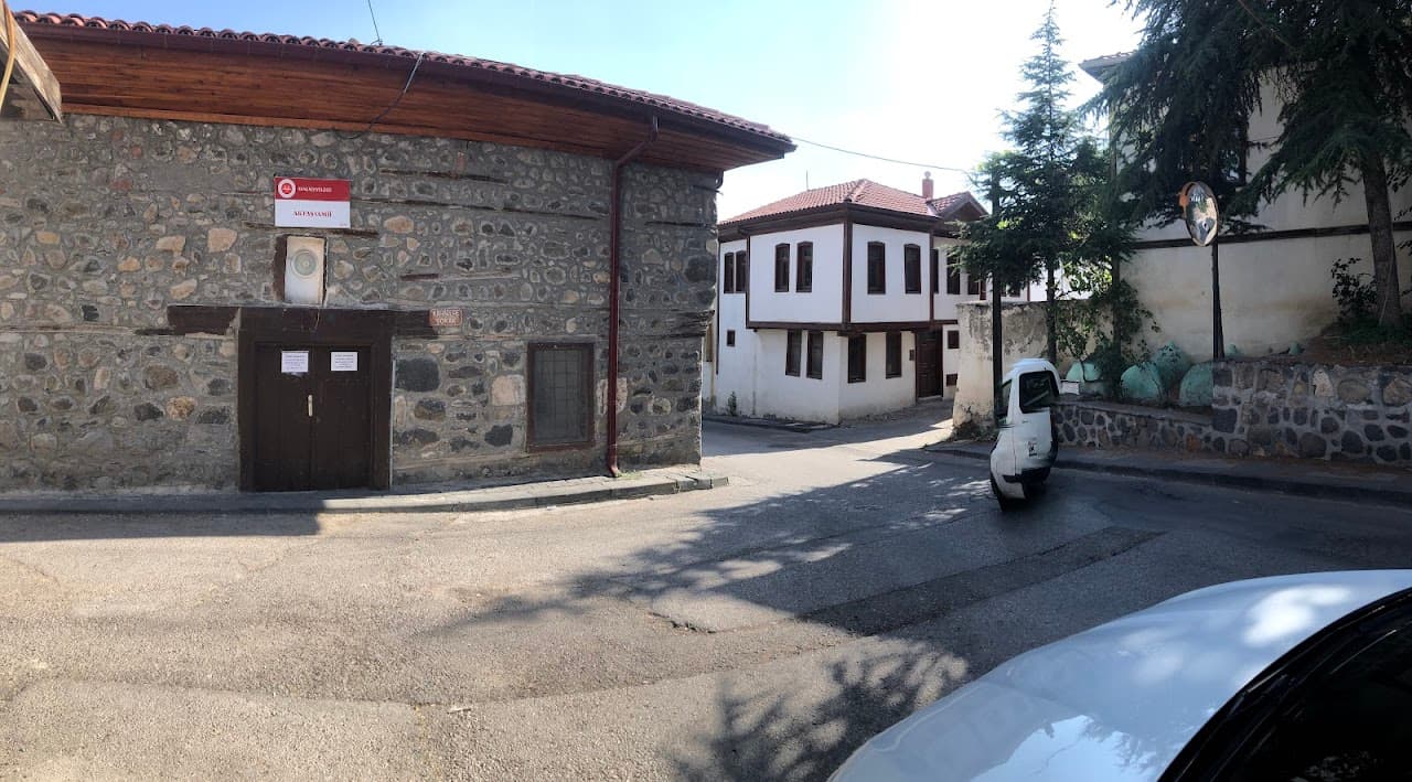Yavuz Analar Mezarları