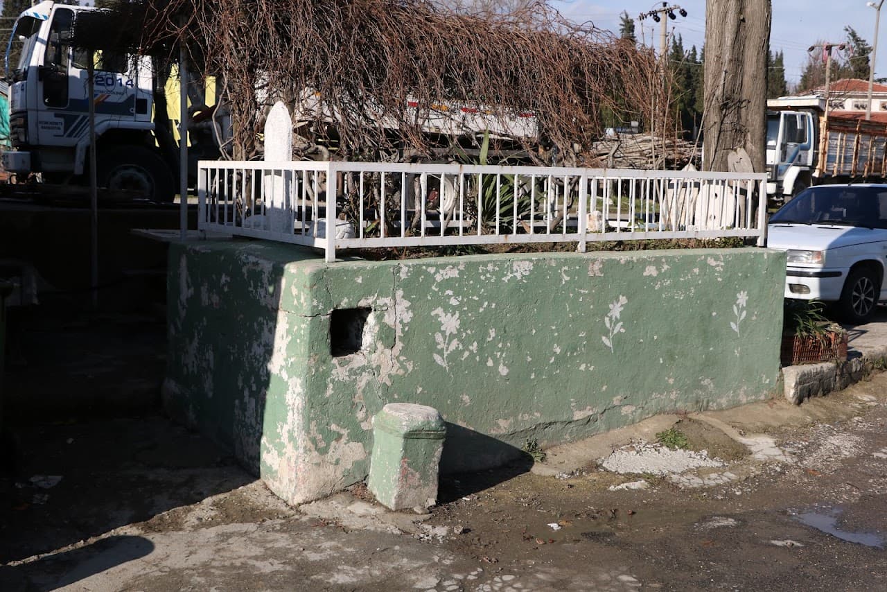 Hakkı Hayran Dede Kabri
