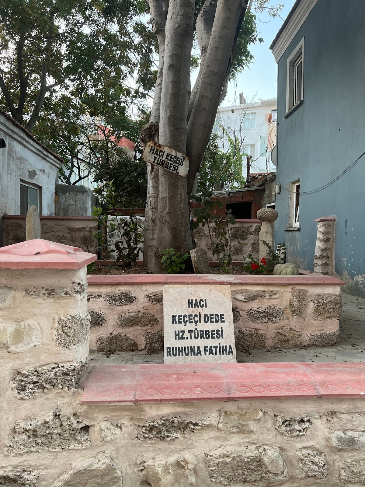 Hacı Keçeci Dede Kabri
