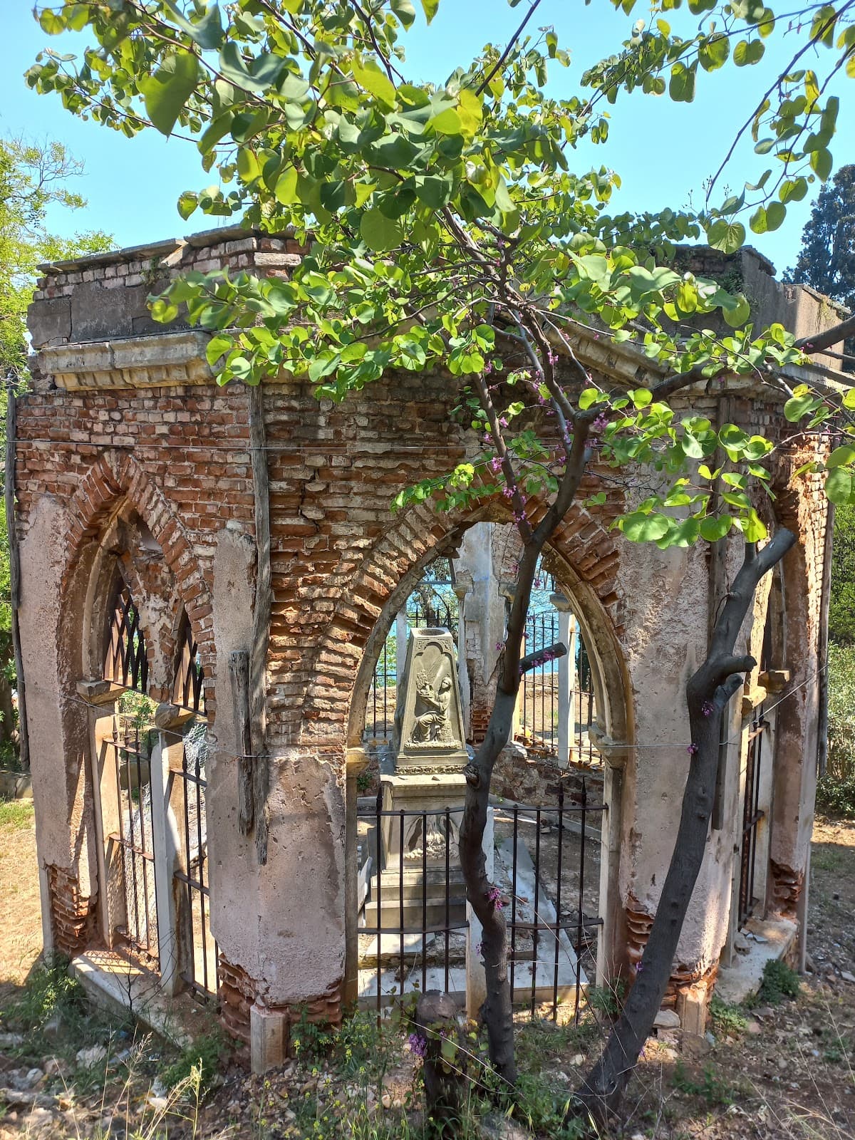 Kangelaris Ailesi Anıt Mezarı