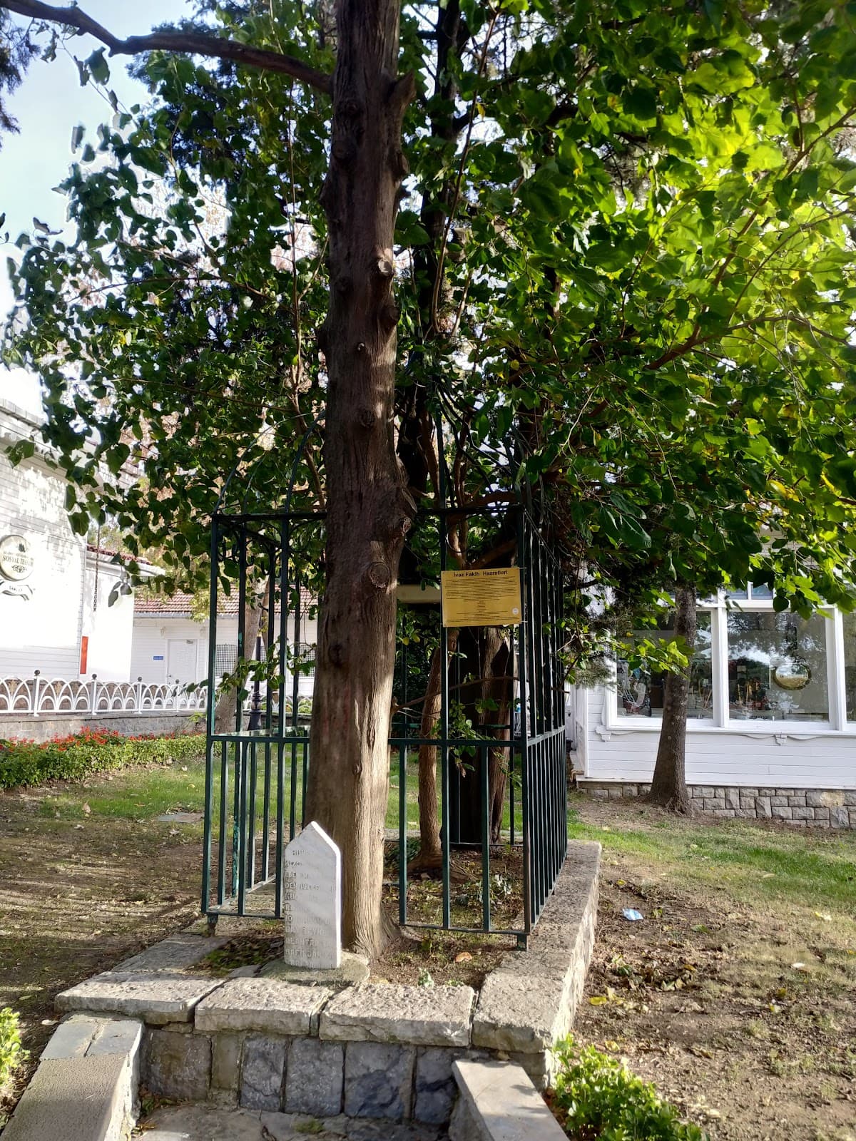 İvaz Fakih Türbesi