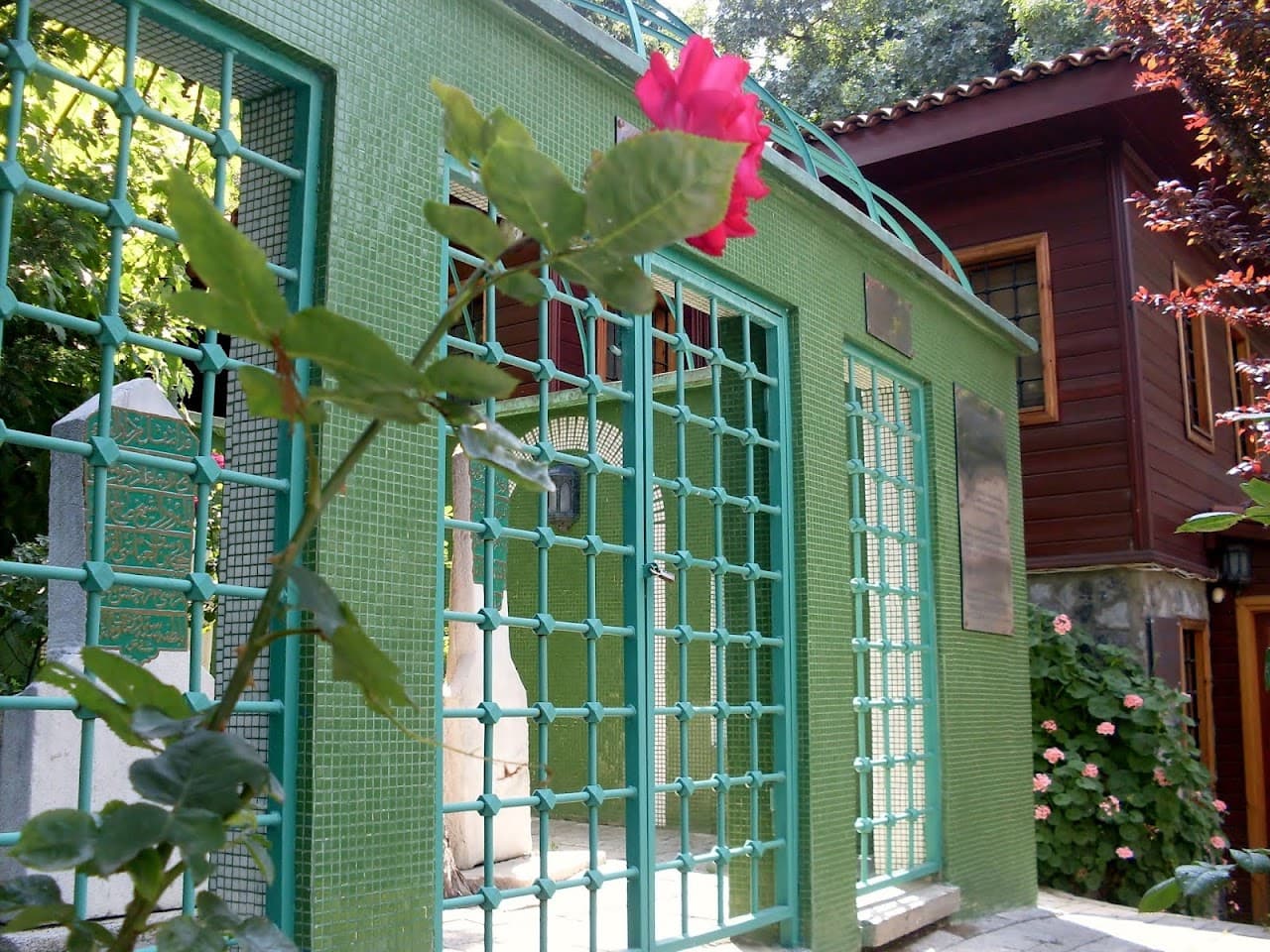 Salih Dede Türbesi