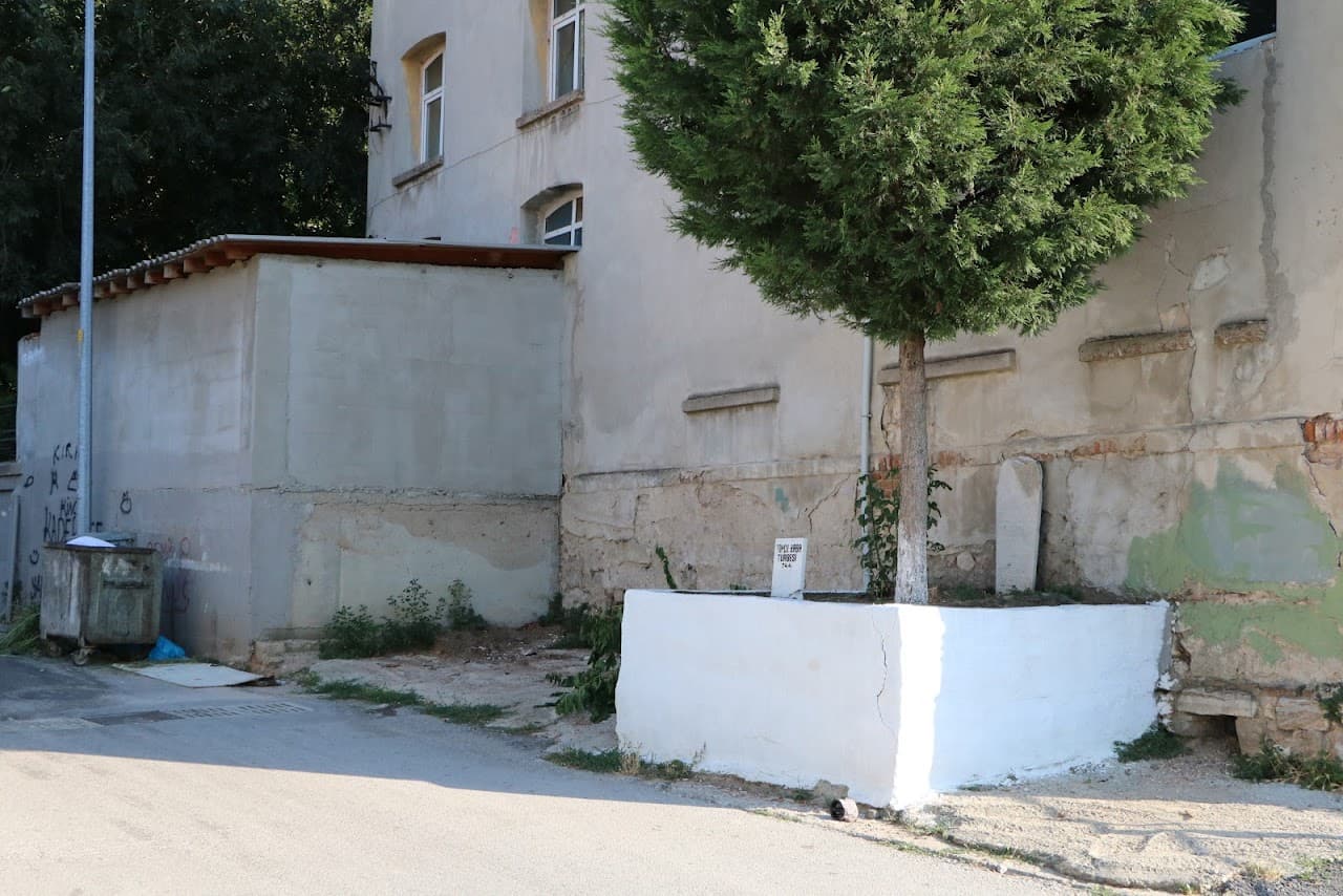 Topçu Baba Mezarı