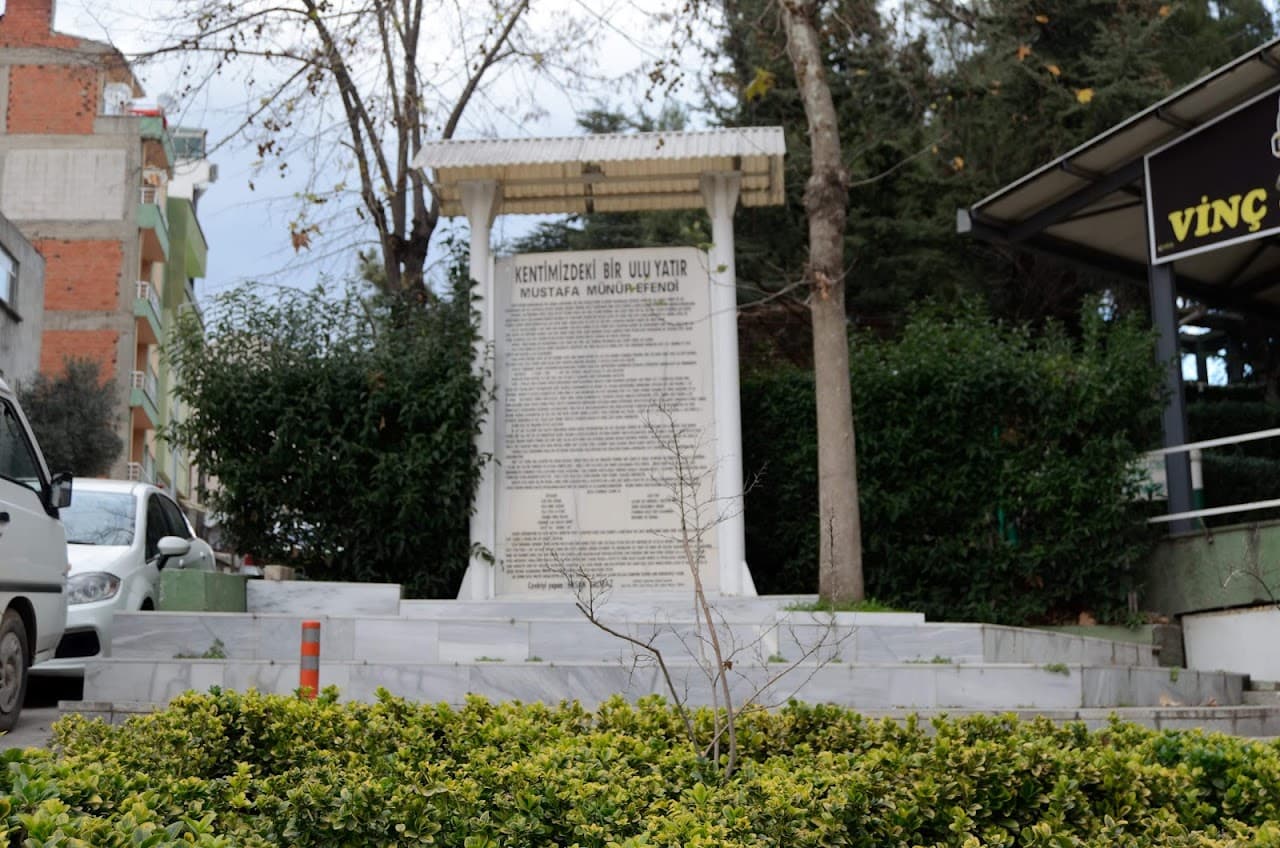 Çiçeklidede Mustafa Münip Efendi Mezarı