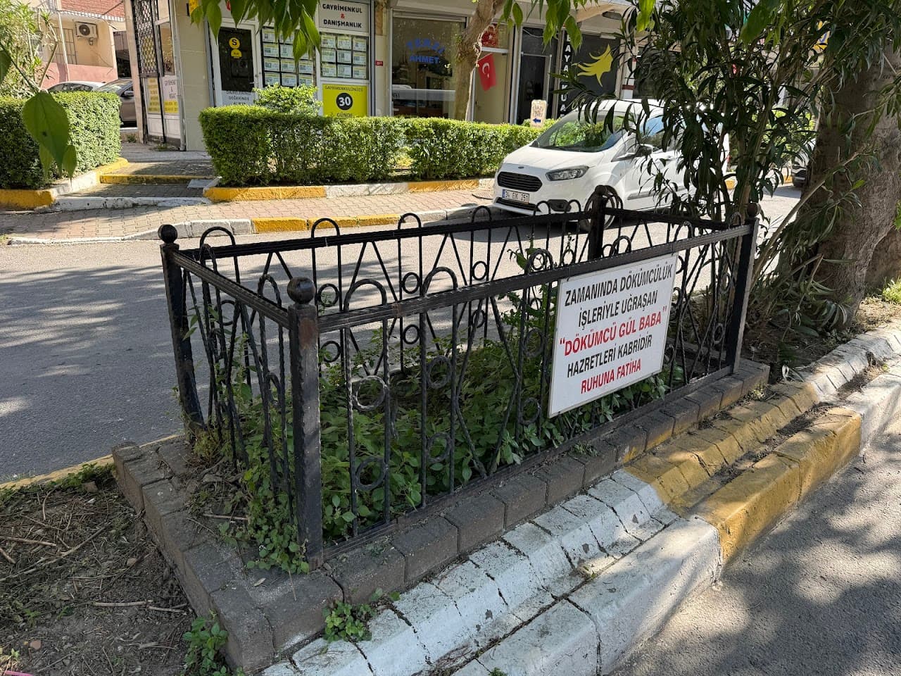 Dökümcü Gül Baba Kabri