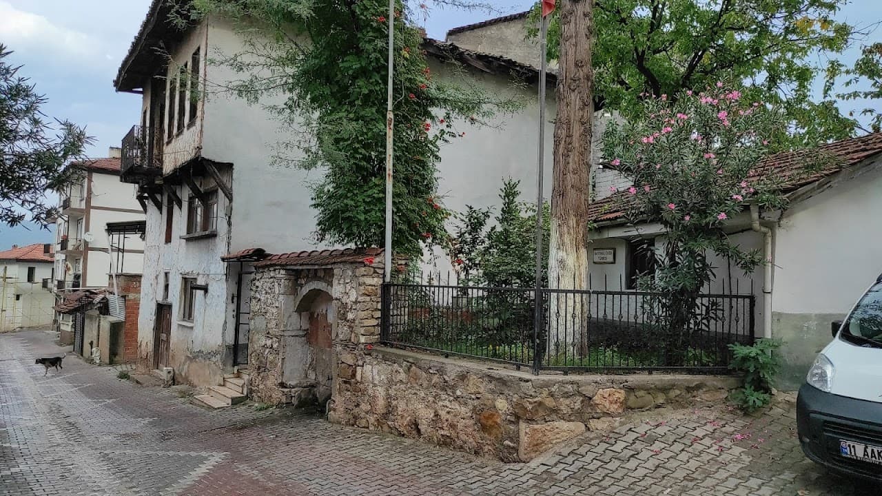 Bayraklı Dede Çeşmesi