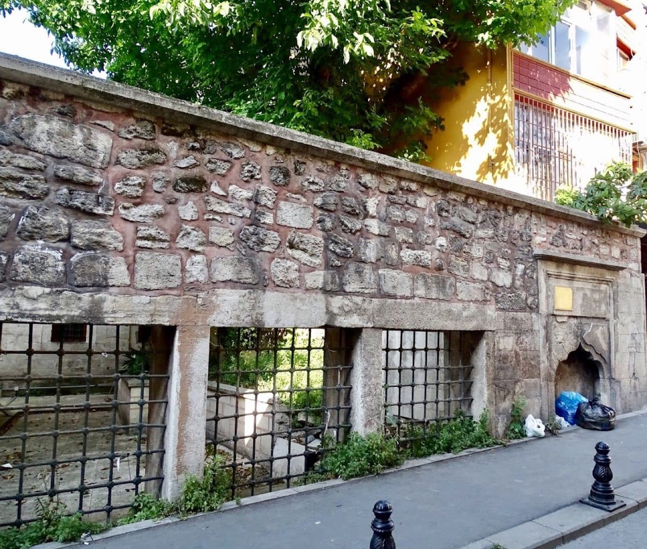 Cemal Yener Tosyalı Caddesi Çeşmesi
