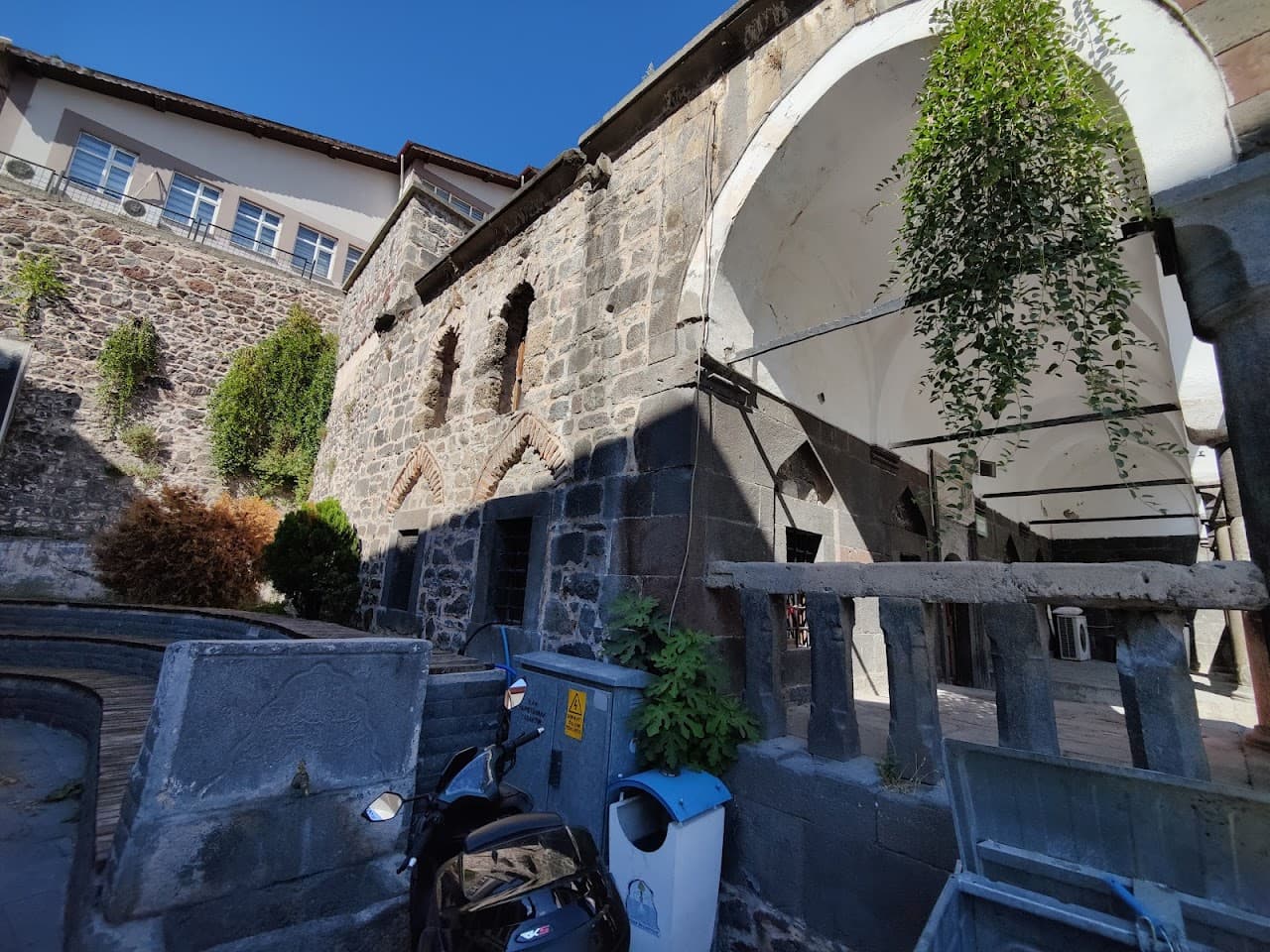 Taş Mektep Çeşmesi