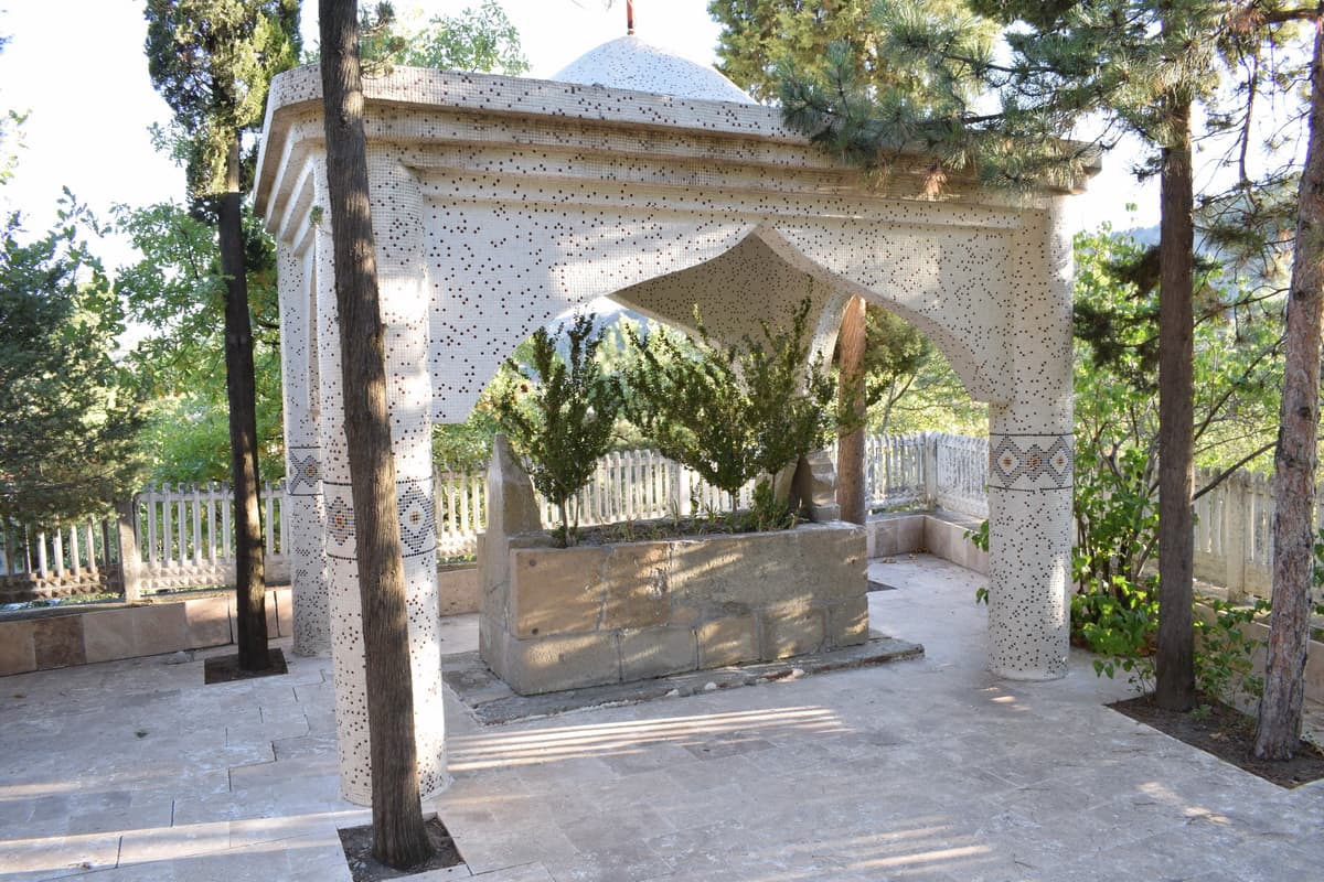 Gülbaba Mezarlık Çeşmesi