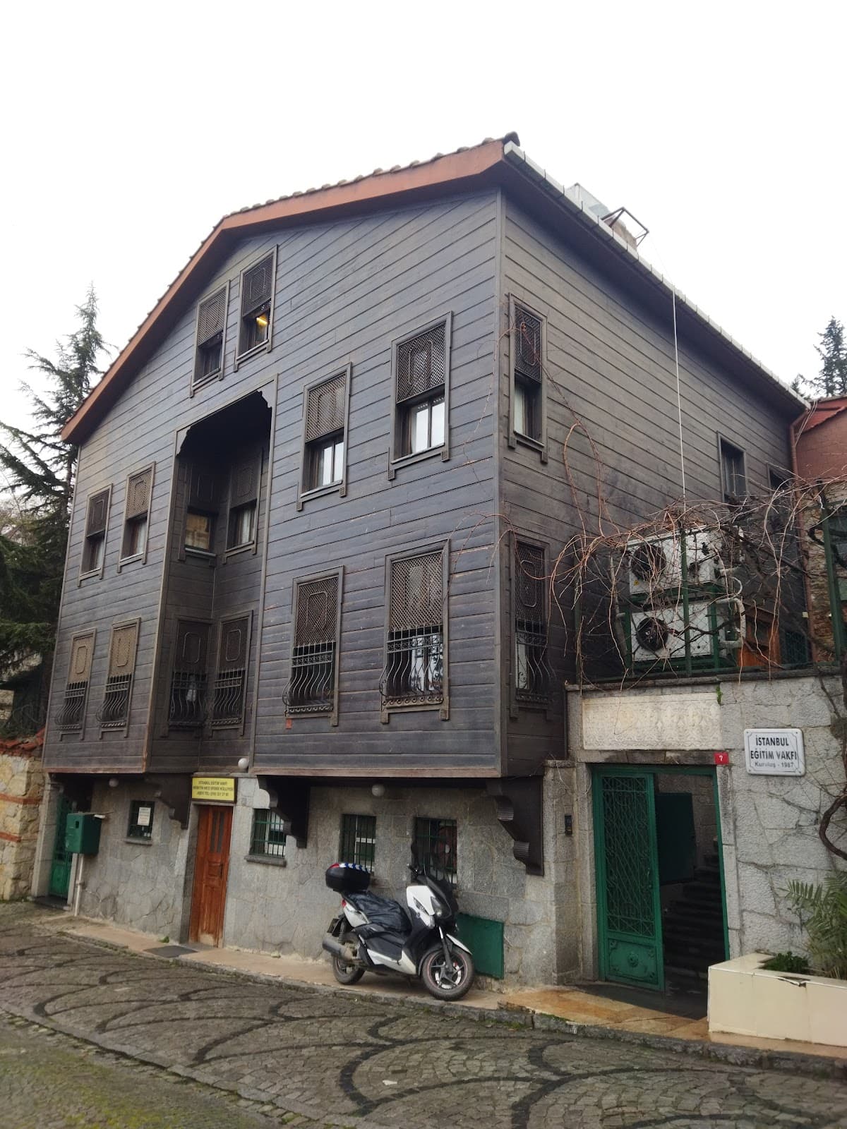 Bedevi Tekkesi Girişindeki Çeşme