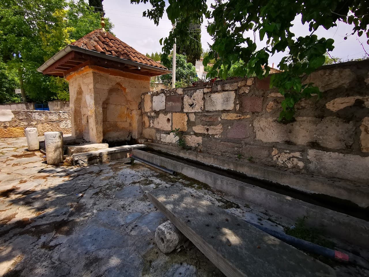 Yedi Oluklu Çeşme