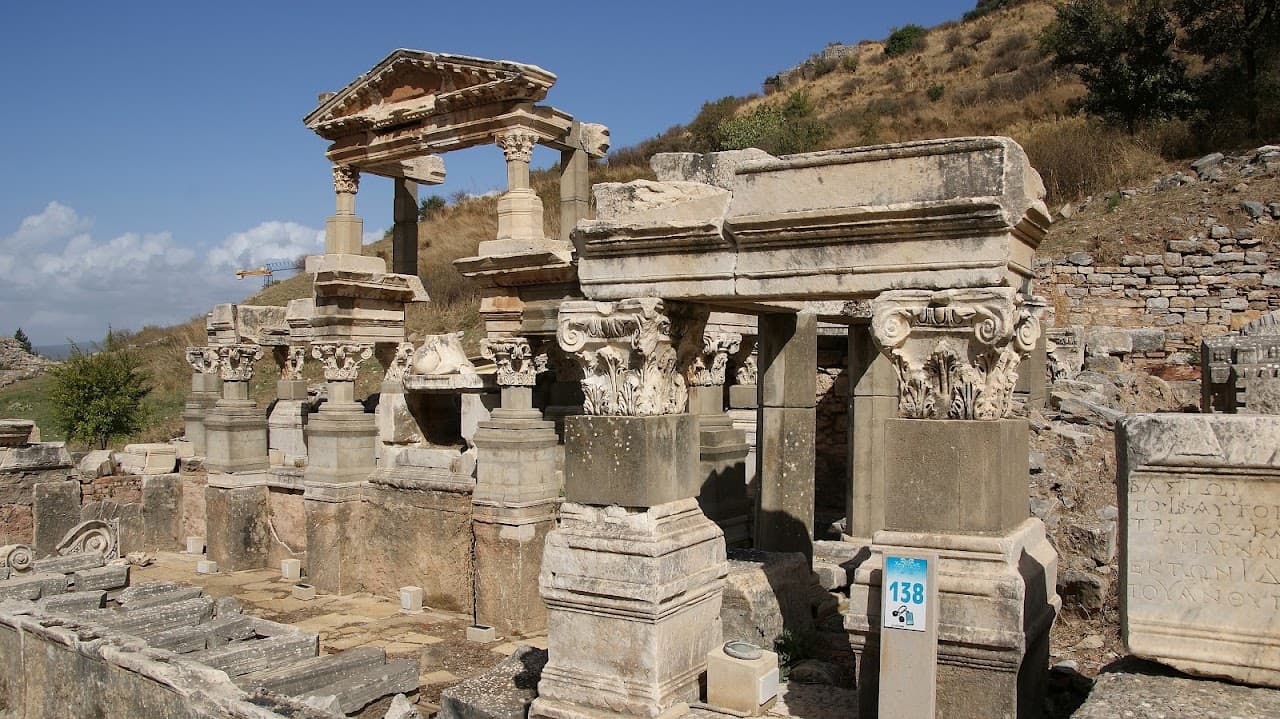 Efes Roma Çeşmesi
