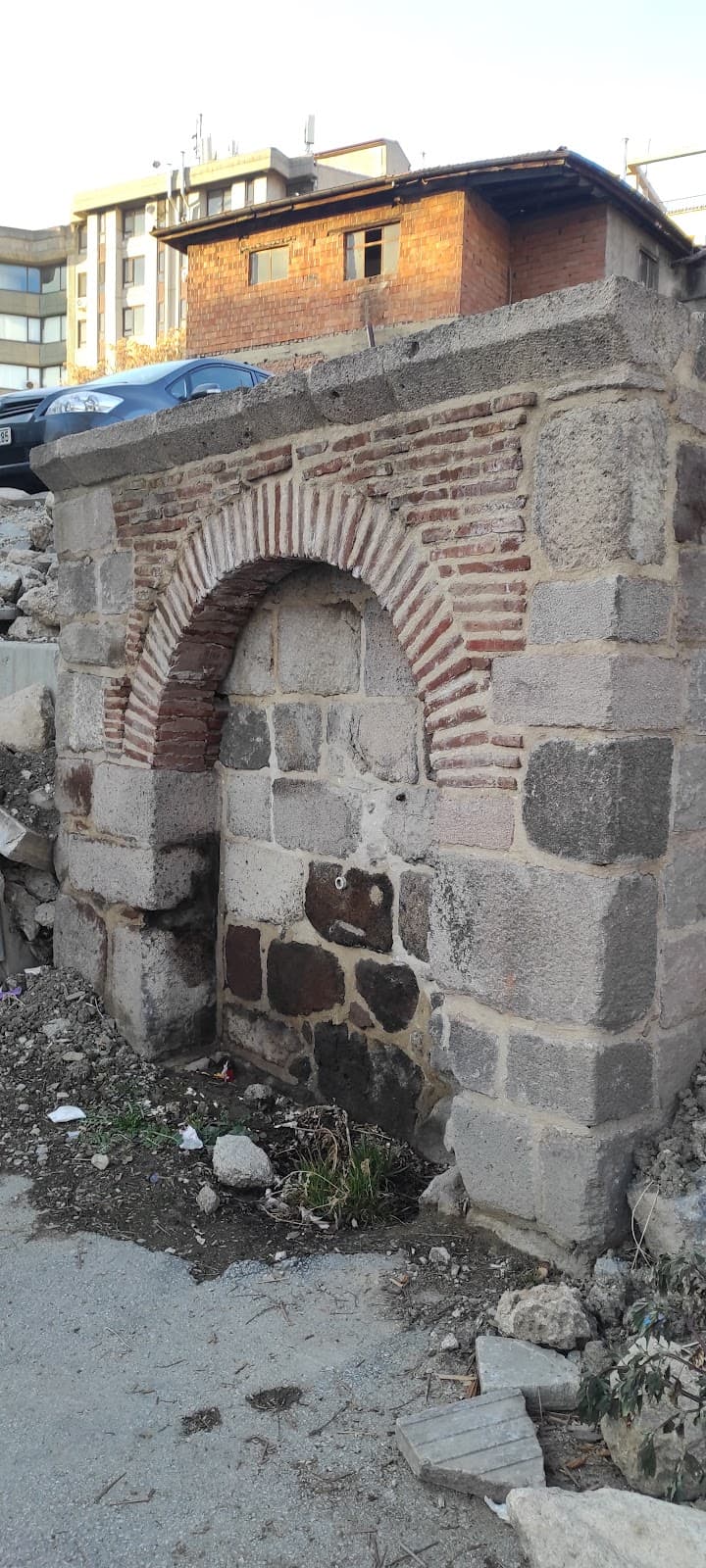 Genç Kız Çeşmesi