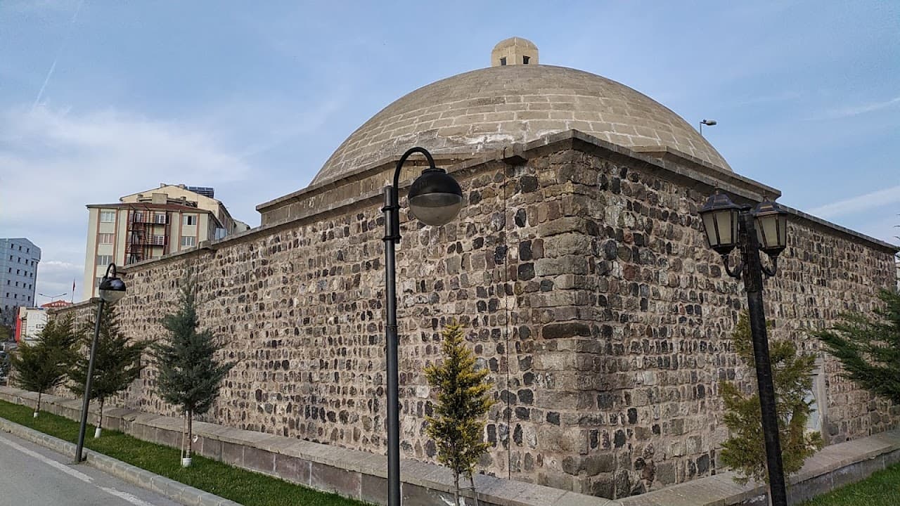 Setenönü Hamamı Çeşmesi