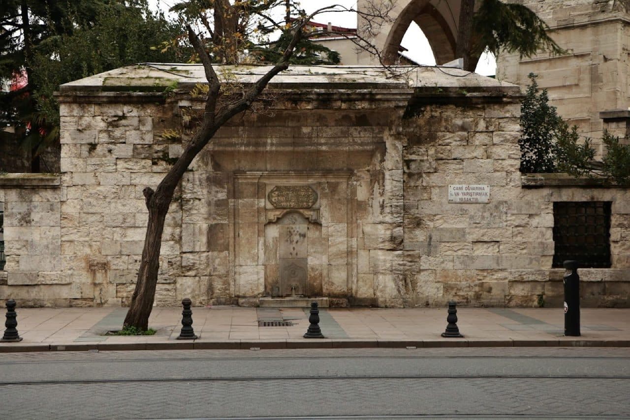 Hekimoğlu Ali Paşa Çeşmesi, Mollafenari
