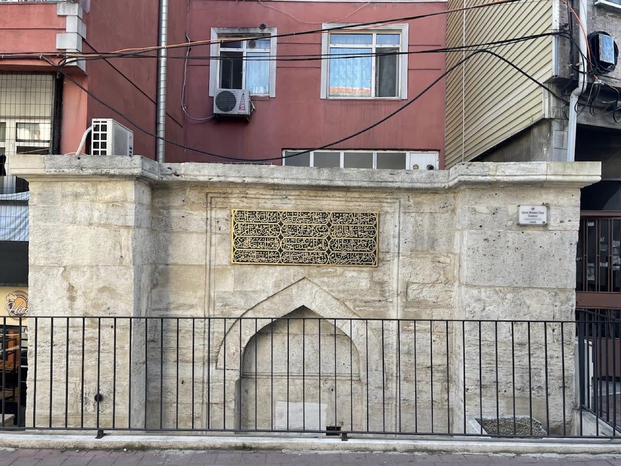 Gürcü Mehmet Paşa Çeşmesi, Hırka-ı Şerif