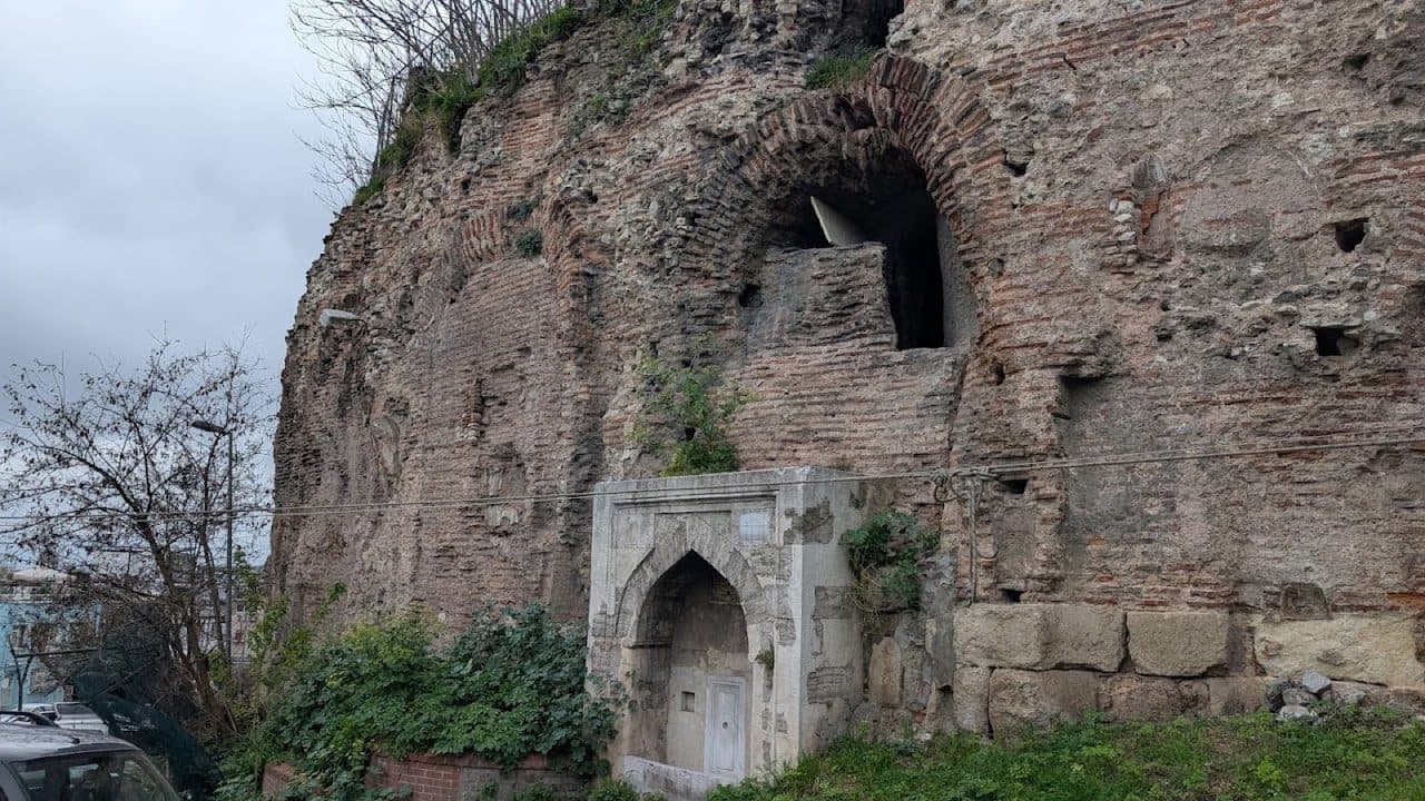 Rüstem Paşa Çeşmesi, Küçük Ayasofya