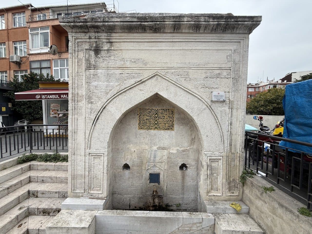 Abbas Ağa Çeşmesi, Şehremini