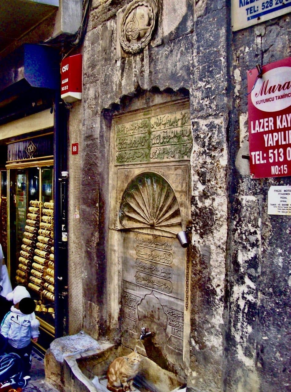 Beşir Ağa Çeşmesi, Keseciler Sokak