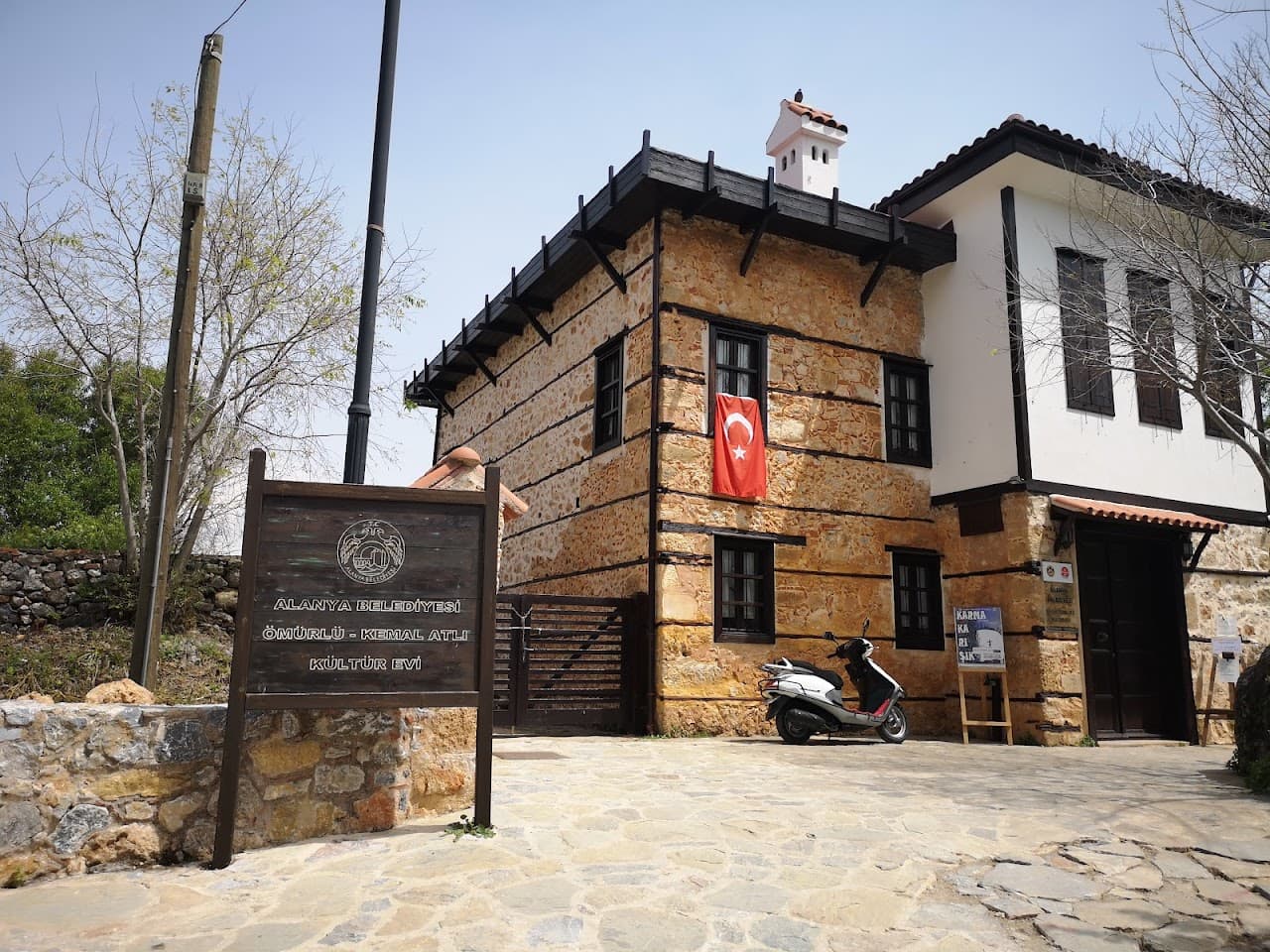 Ömürlü Kemal Atlı Kültür Evi