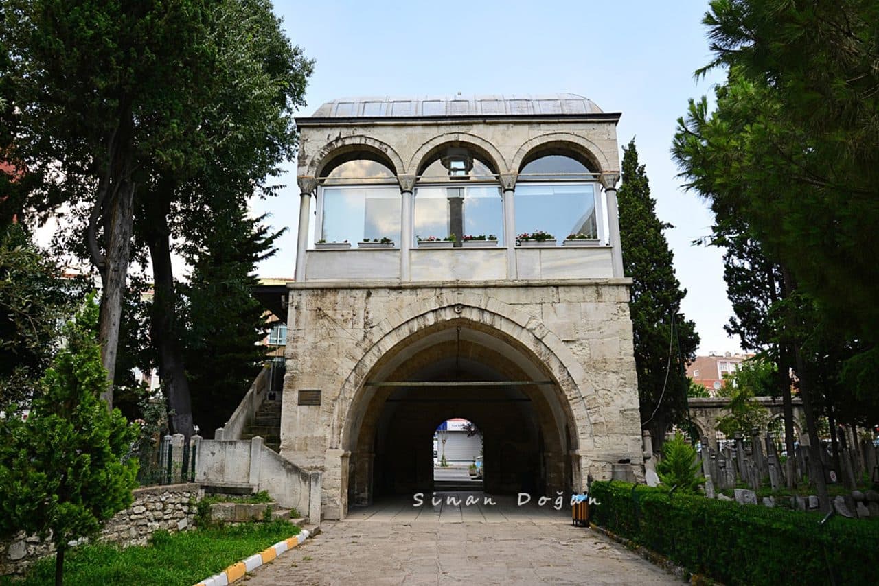 Hekimoğlu Ali Paşa Kütüphanesi