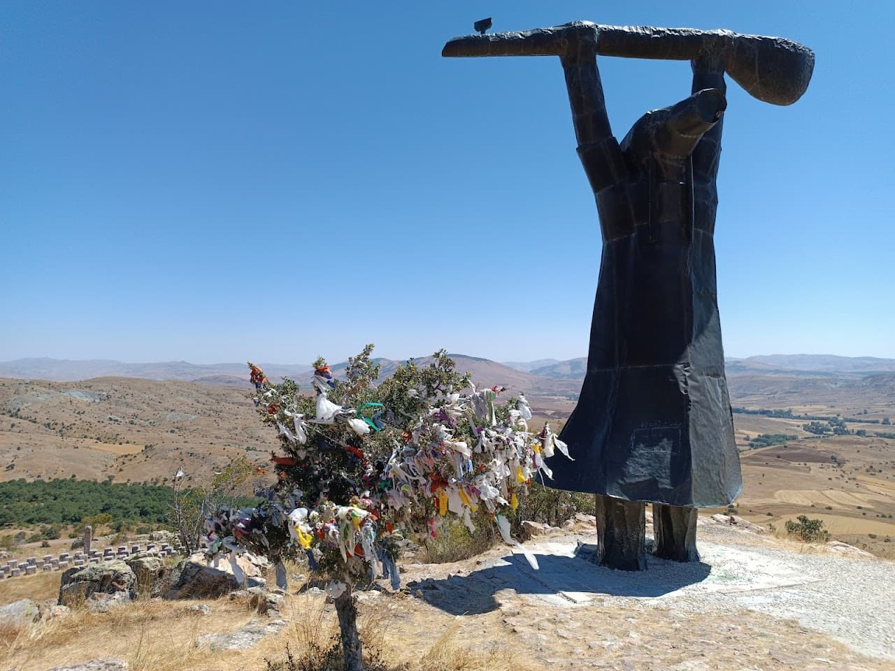 Pir Sultan Abdal Anıtı