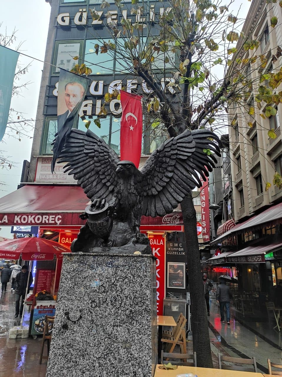 BJK 100 Yıl Kartal Heykeli