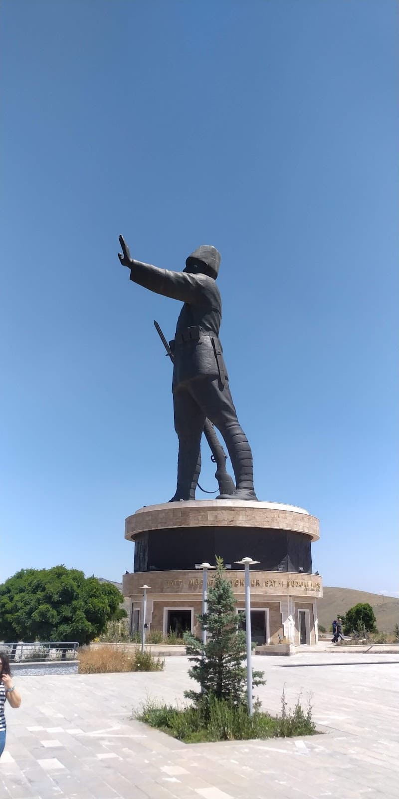 Şehitlik Anıtı
