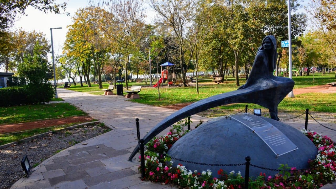 Aslı Nemutlu Heykeli