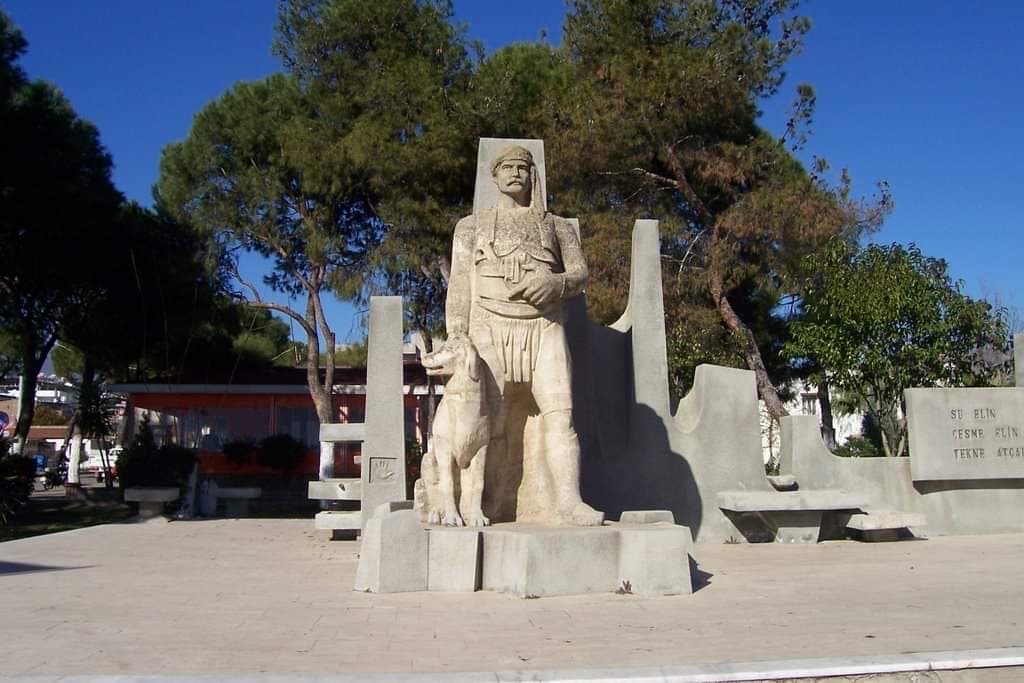 Atatürk Heykeli
