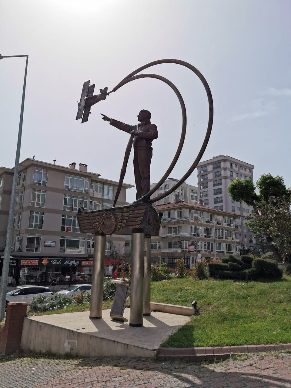 Vecihi Hürkuş Heykeli