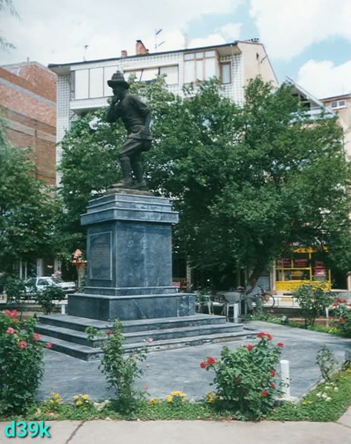 Karagöz Heykeli