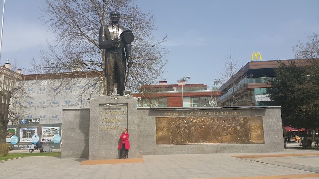 Atatürk Anıtı
