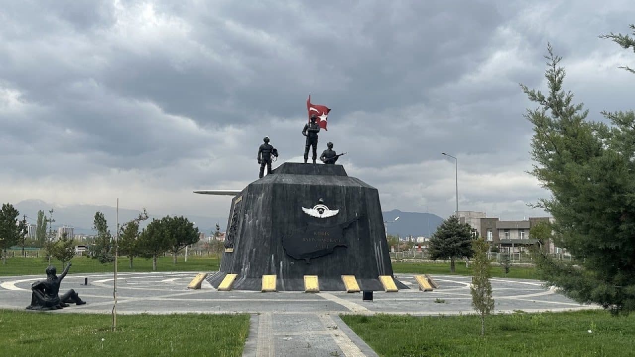 Kıbrıs Barışı Harekatı Anıtı