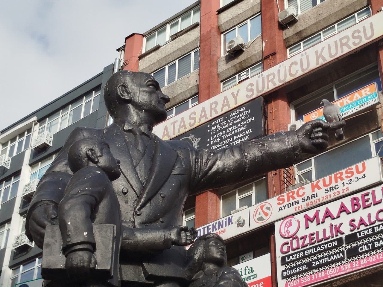 Atatürk Anıtı