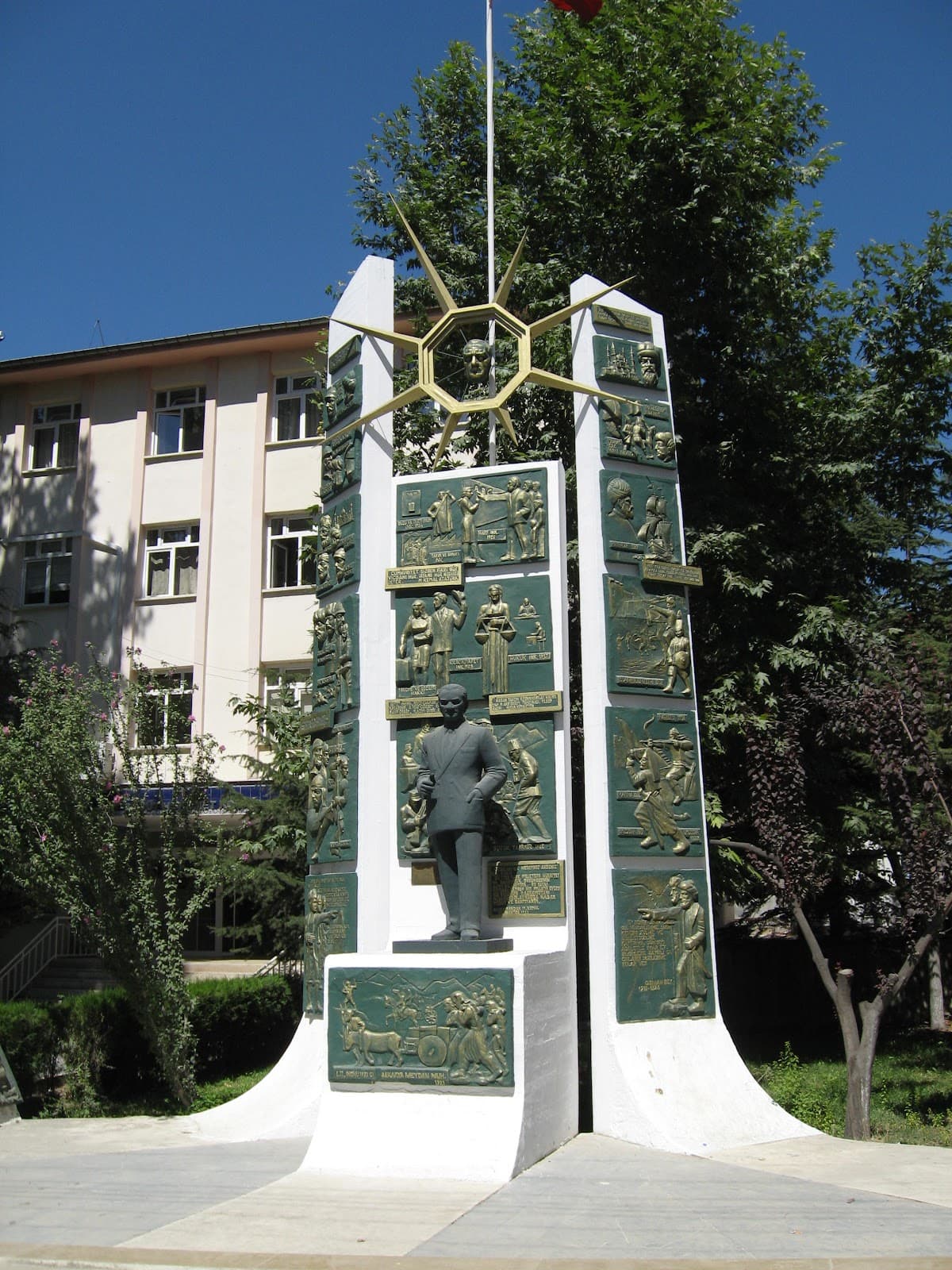 Atatürk Anıtı