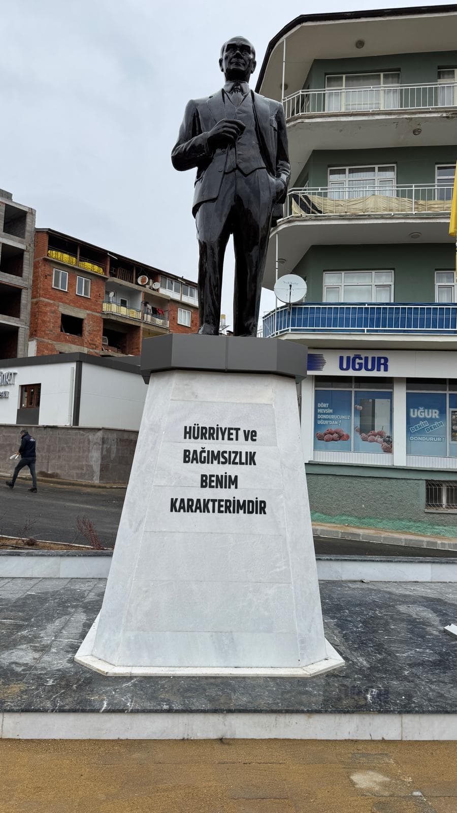 Atatürk anıtı