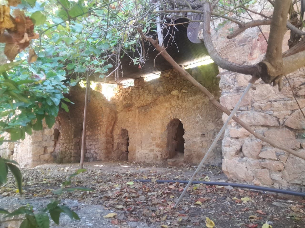 Altı Kapı Han
