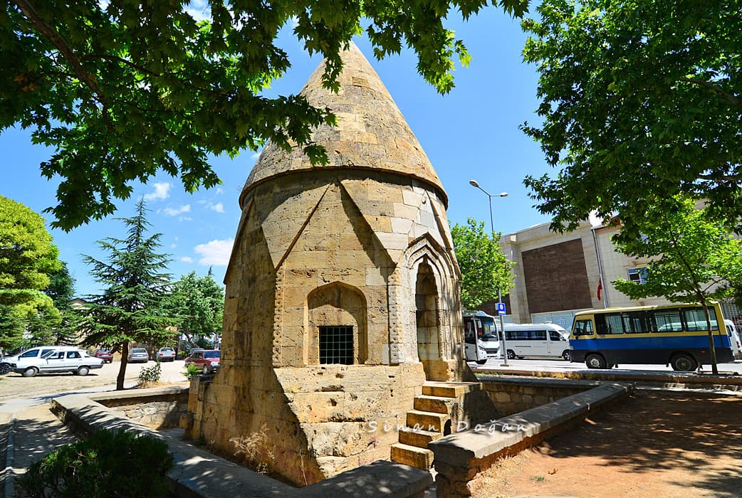 Melik Gazi Türbesi