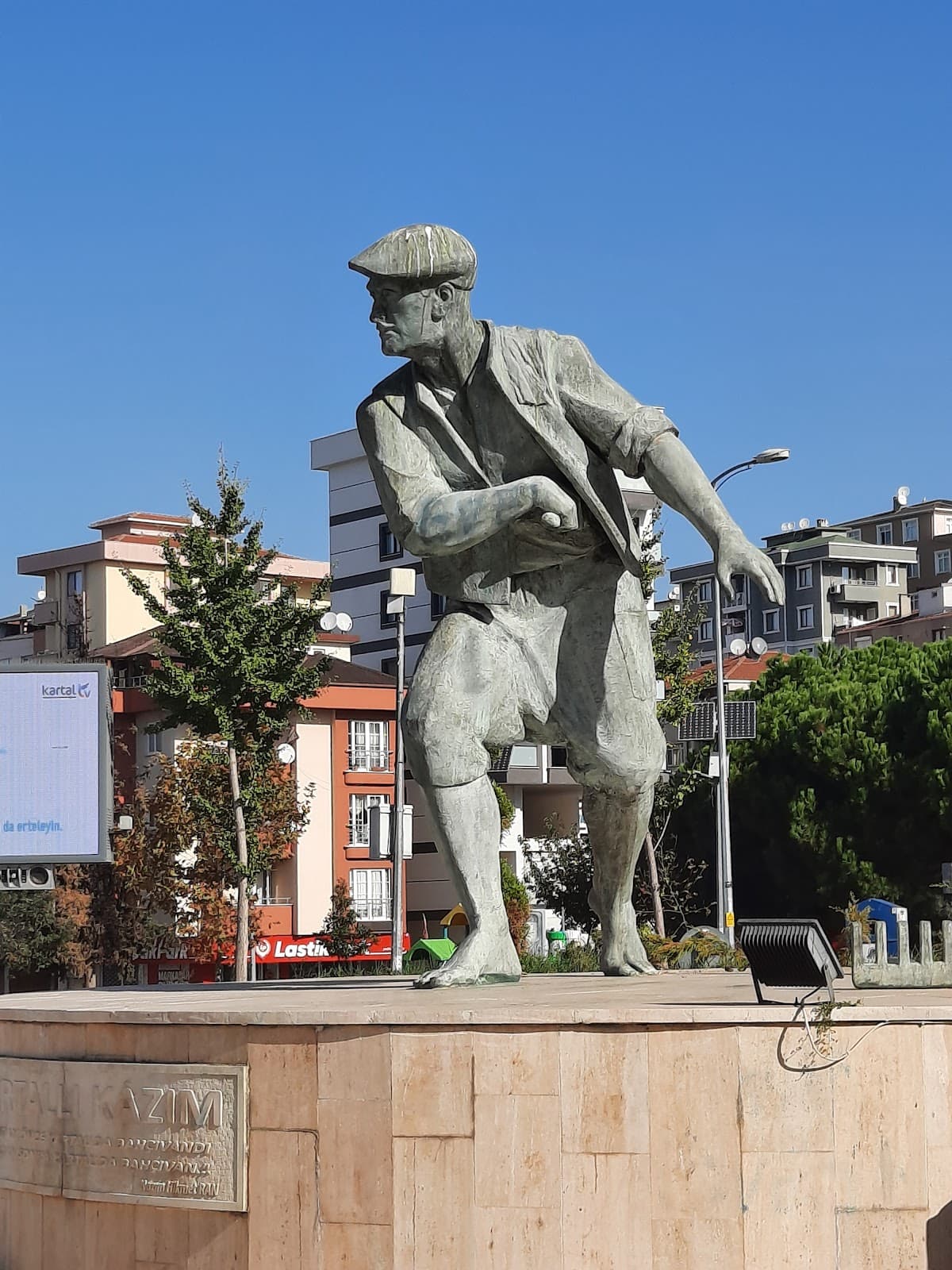 Kartallı Kazım Anıtı