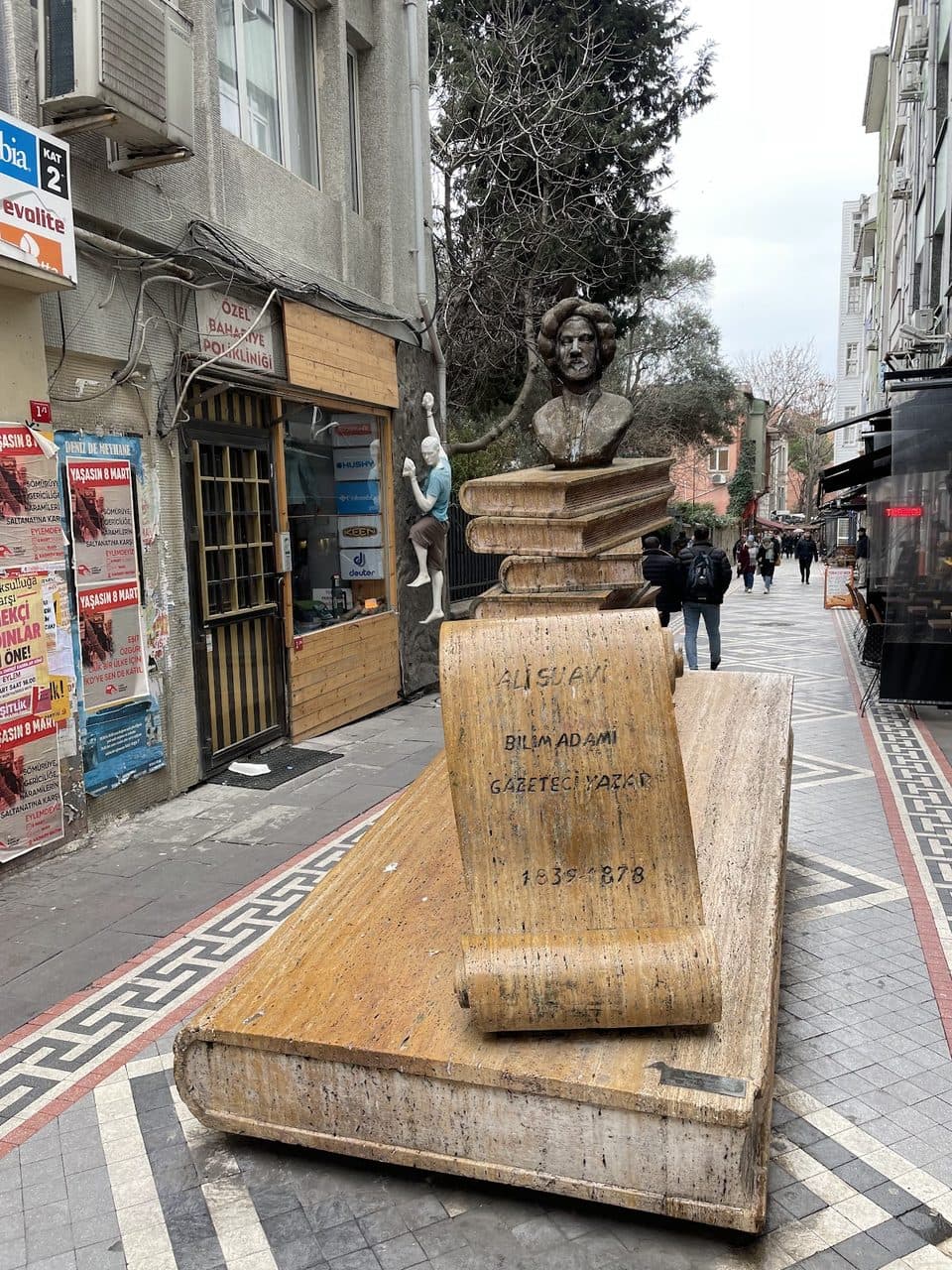 Ali Suavi Anıtı